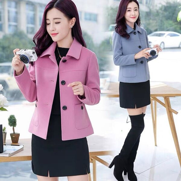 Laisvalaikio moteriškas švarkas su klasikine apykakle