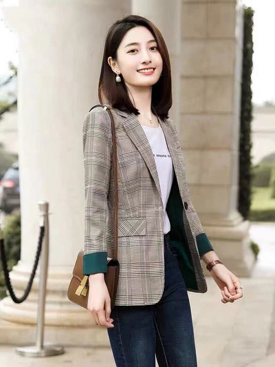 Geaca dama cu model in carouri cu nasturi