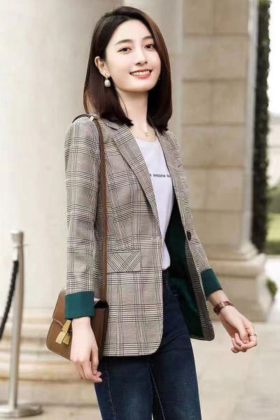 Geaca dama cu model in carouri cu nasturi