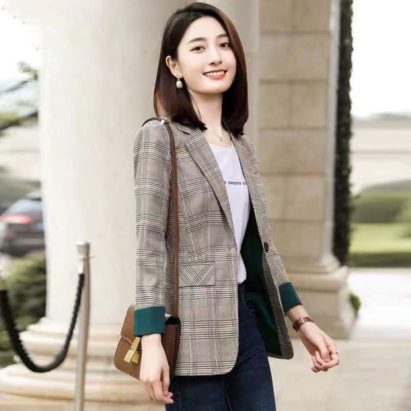 Geaca dama cu model in carouri cu nasturi