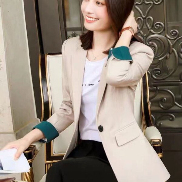 Geaca dama cu model in carouri cu nasturi