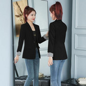 Elegantiškas švarkas su dryžuotais motyvais