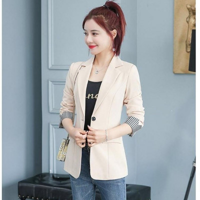 Elegantiškas švarkas su dryžuotais motyvais