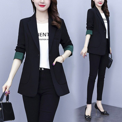 Moteriška juoda striukė su kišene