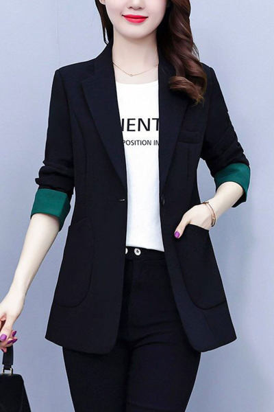 Moteriška juoda striukė su kišene