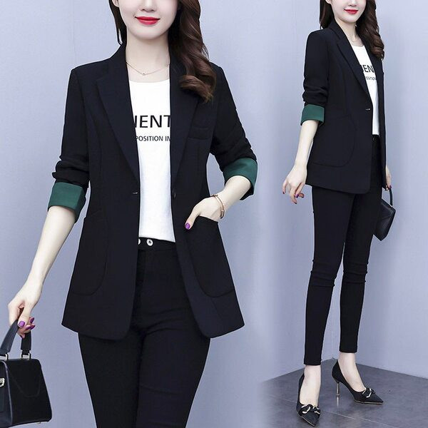 Moteriška juoda striukė su kišene