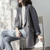 Plataus modelio moteriška striukė ilgomis rankovėmis ir užsegimu sagomis