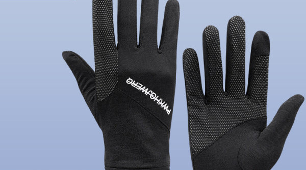 Sportiškos vyriškos pirštinės su užrašu