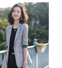 Moteriška languota striukė ilgomis rankovėmis