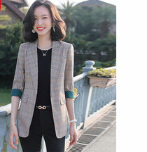 Moteriška languota striukė ilgomis rankovėmis