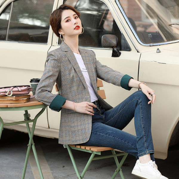 Moteriška languota striukė ilgomis rankovėmis