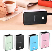 Nešiojamas mini elektrinis patogus stalinis šildytuvas su mini kištukiniu radiatoriaus šildytuvu, skirtas rankoms žiemą, kaip matyti per televizorių namams