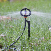 Dārza rotācijas sprinkleru ūdens sprauslas 360 grādi Ar sprauslu turētāju laistīšanas augu dārza apūdeņošanas sprinkleru laistīšana 5 gab.
