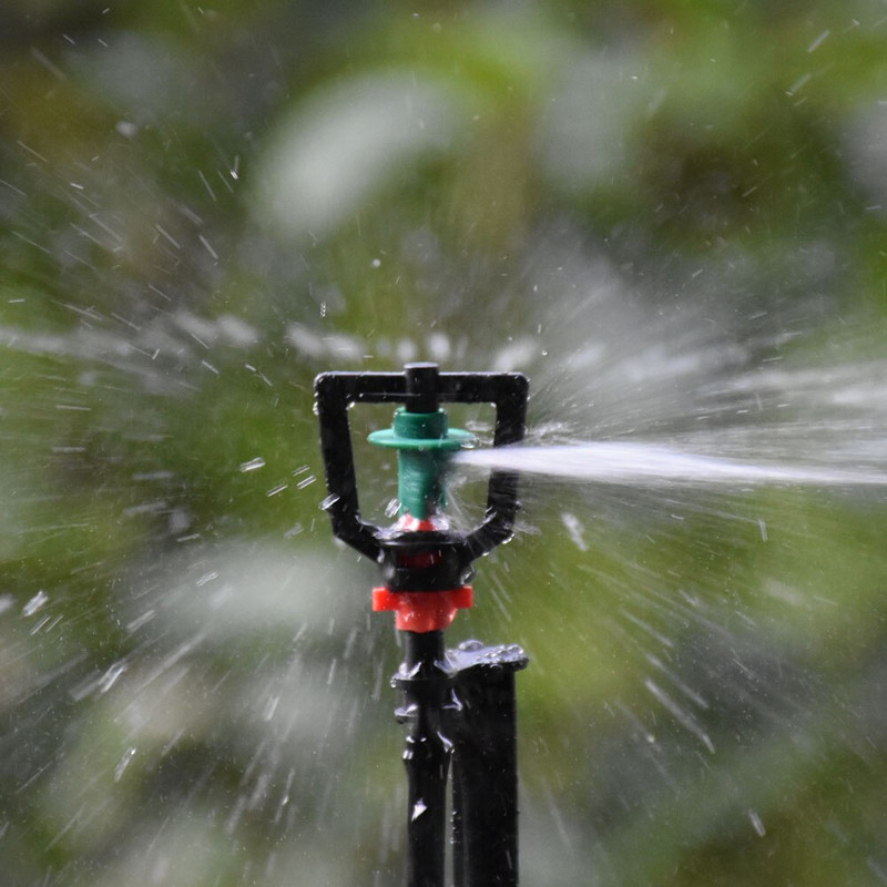 5 бр. Въртяща се на 360 градуса спринклерна дюза за рефракционна мъгла с държач за дюза 1/2 конектор с резба, напояване
