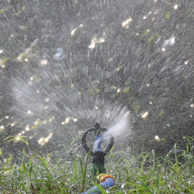 Градинска 360-градусова автоматична въртяща се водна пръскачка с опора Водни пръскачки за напояване на градински тревни площи Градински инструменти