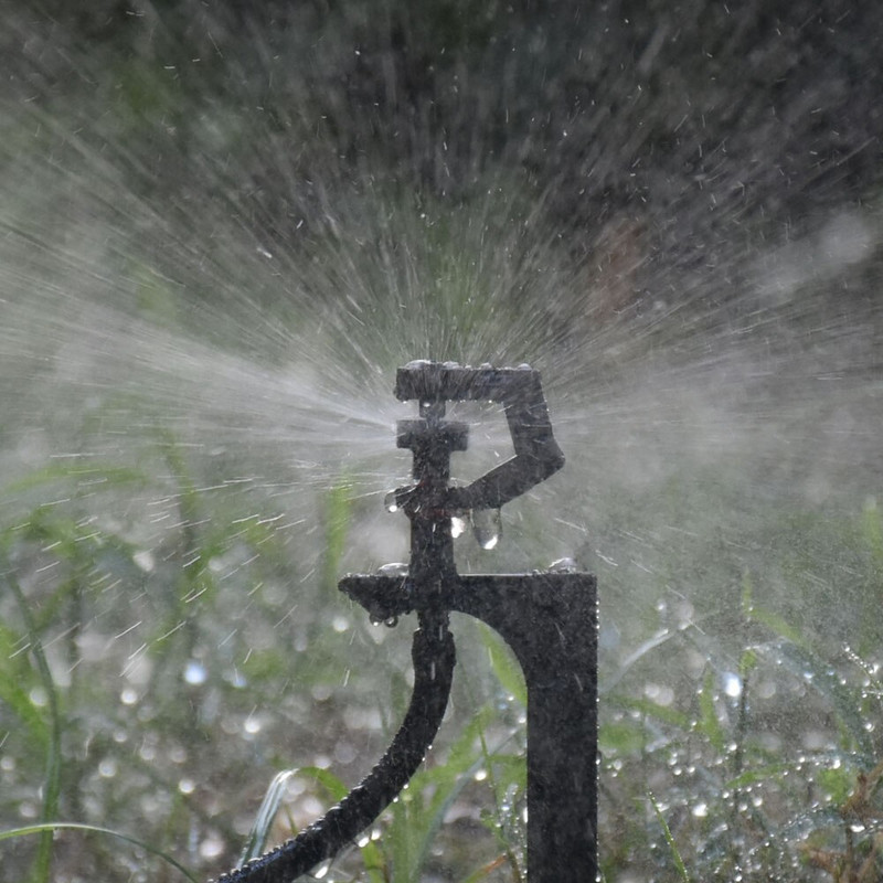 Περιστρεφόμενα ακροφύσια καταιωνιστήρων κήπου Με υποστήριξη ακροφυσίου ψεκαστήρες ποτίσματος κήπου για μικροάρδευση θερμοκηπίου κήπου γκαζόν 5τμχ