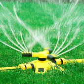 360 grādu automātiska rotācijas trīsdakšu sprinkleru apūdeņošanas rotācijas sprinkleru tandēma sprinkleru laistīšanas ierīce