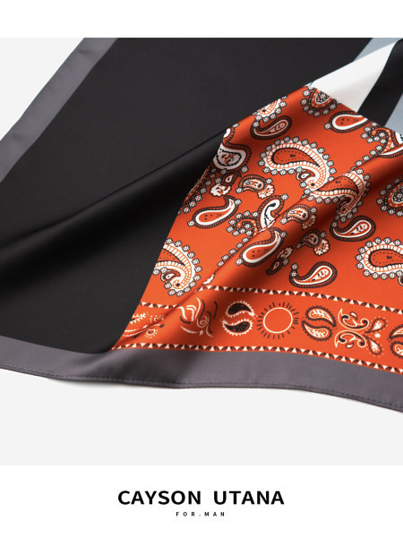 Vīriešu šalle ar ziedu motīviem