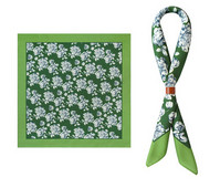 Ανδρικό μοντέρνο φουλάρι με φλοράλ μοτίβα