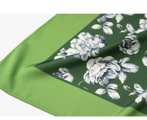 Ανδρικό μοντέρνο φουλάρι με φλοράλ μοτίβα