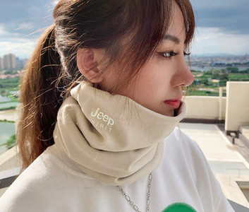 Muški zimski sportski šal s natpisom