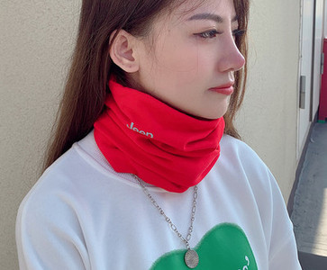 Muški zimski sportski šal s natpisom