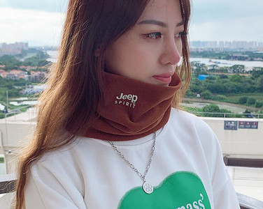 Muški zimski sportski šal s natpisom