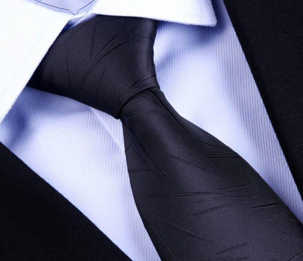 Изчистена мъжка вратовръзка