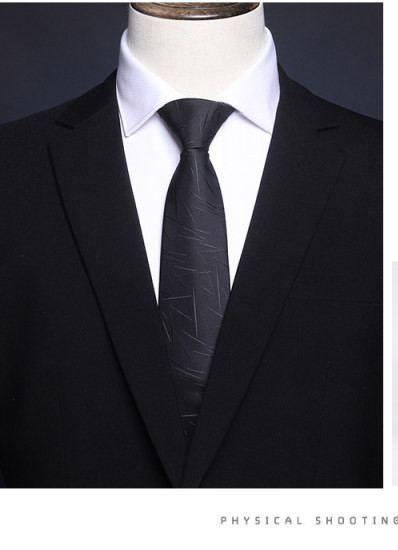 Κομψή ανδρική γραβάτα σε διάφορα χρώματα