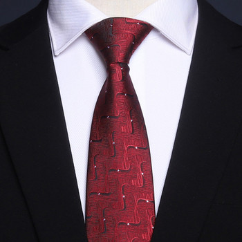 Елегантна мъжка вратовръзка в червен цвят