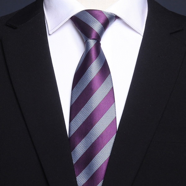 Moderna vīriešu kaklasaite – formāla