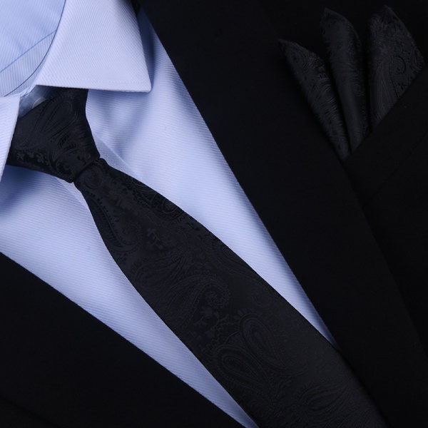 Tīra vīriešu kaklasaite trīs krāsās