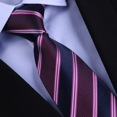 Κομψή ανδρική γραβάτα με φλοράλ μοτίβα