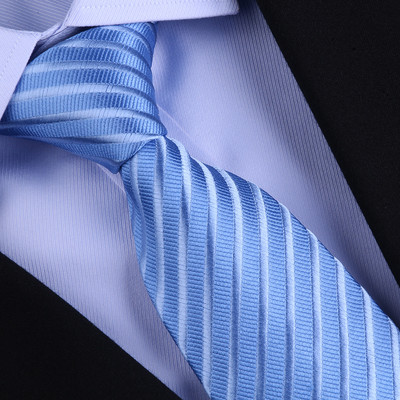 Κομψή ανδρική γραβάτα με φλοράλ μοτίβα