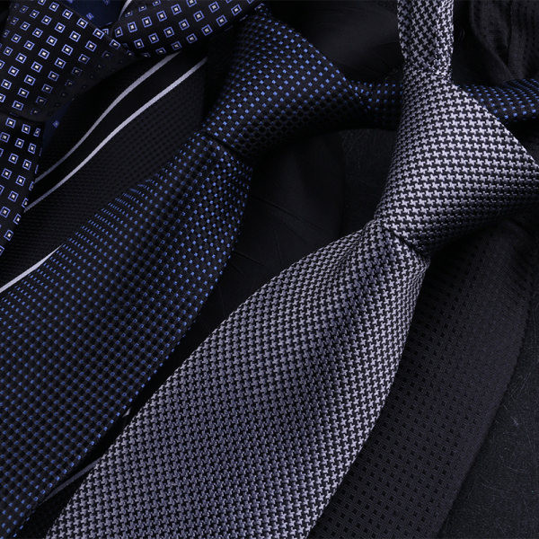 Jauna modeļa vīriešu kaklasaite - vairākas krāsas