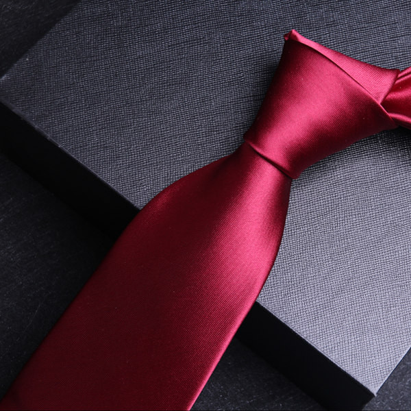Vīriešu kaklasaite sarkanā krāsā