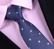 Vīriešu kaklasaite ar ziedu motīviem