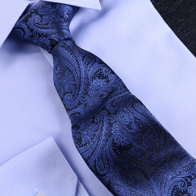 Svinīga vīriešu biznesa kaklasaite