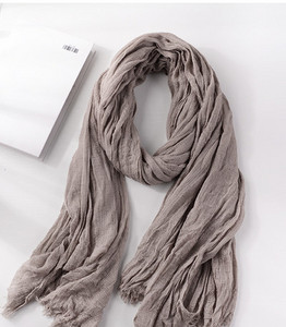 Μονόχρωμο ανδρικό κασκόλ casual μοτίβο