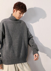 Ανδρικό πουλόβερ με ψηλό γιακά