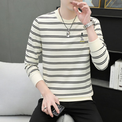 Ανδρικό ριγέ πουλόβερ με μίνι στάμπα