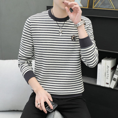 Ανδρικό ριγέ πουλόβερ με μίνι στάμπα