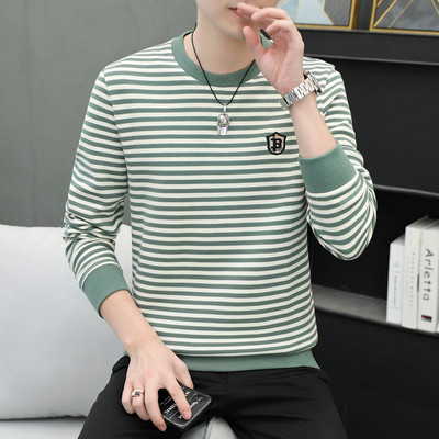 Ανδρικό ριγέ πουλόβερ με μίνι στάμπα