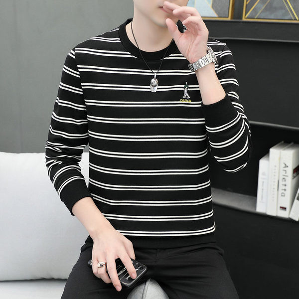 Ανδρικό ριγέ πουλόβερ με μίνι στάμπα