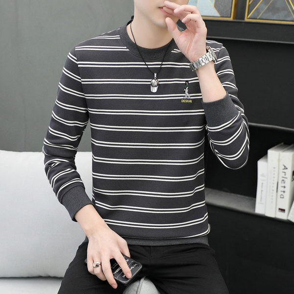 Ανδρικό ριγέ πουλόβερ με μίνι στάμπα