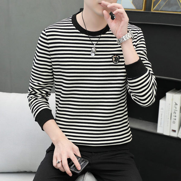 Ανδρικό ριγέ πουλόβερ με μίνι στάμπα