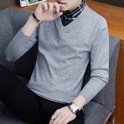 Ανδρικό πουλόβερ κλασικό μοντέλο με μυτερή λαιμόκοψη