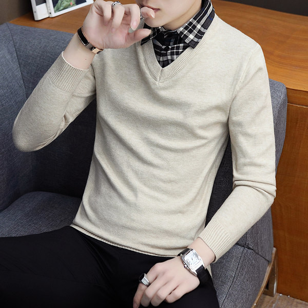 Ανδρικό πουλόβερ κλασικό μοντέλο με μυτερή λαιμόκοψη