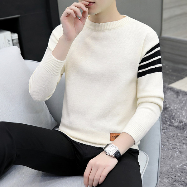 Vīriešu blūze ar ovālu kakla izgriezumu un izšuvumu