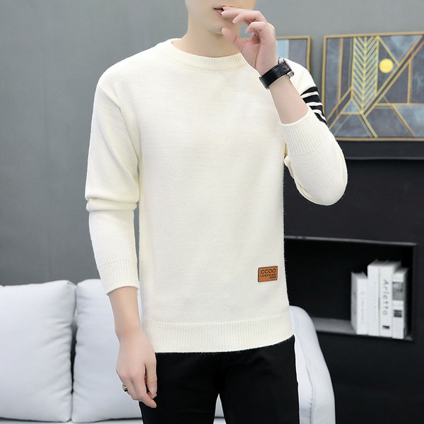 Vīriešu blūze ar ovālu kakla izgriezumu un izšuvumu